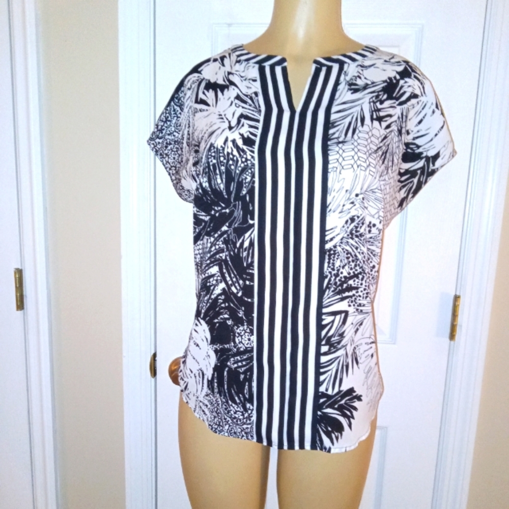 💣TALBOTS BLACK AND WHITE  FLORAL TOP SZ XP